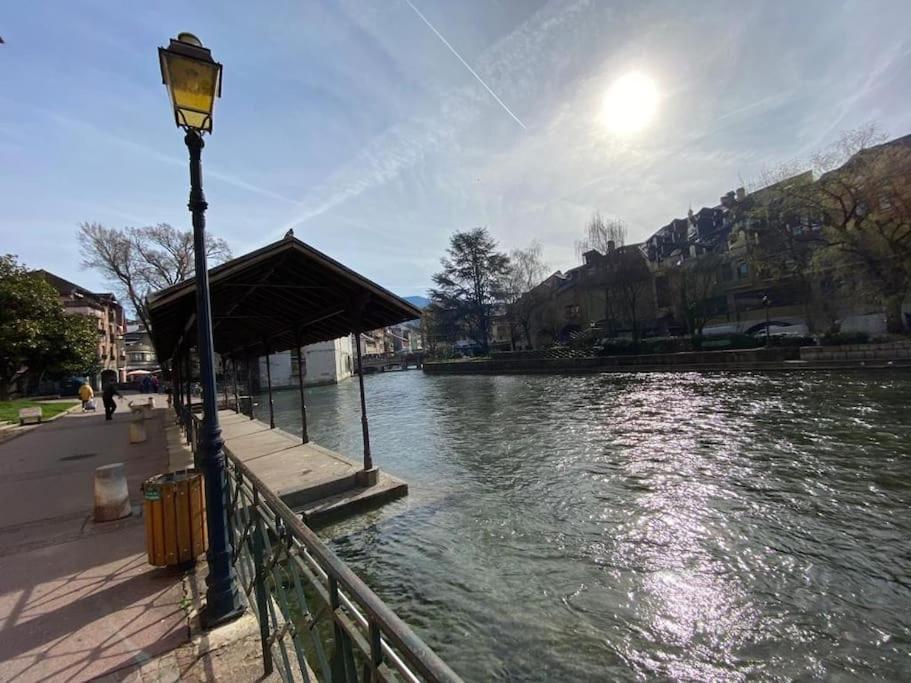 Quai Des Cordeliers, Balcon Et Vieille Ville Annecy Buitenkant foto